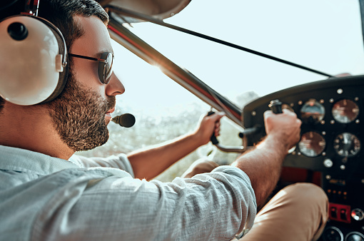 ¿Por qué elegir una escuela de aviación?